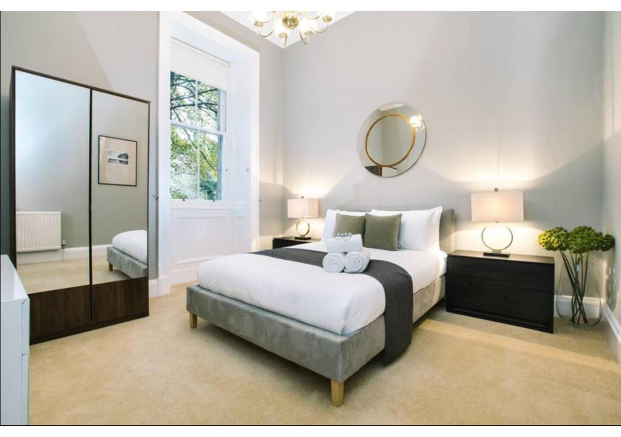 Joivy Palmerston Place Residence - Luxury City Centre Apt With Private Parking Edimburgo Esterno foto